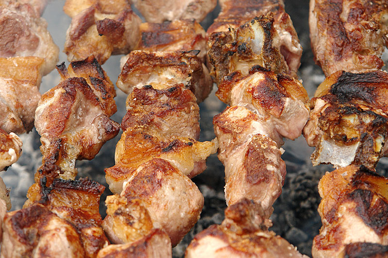 Pieces of Georgian mtsvadi roasted on a skewer