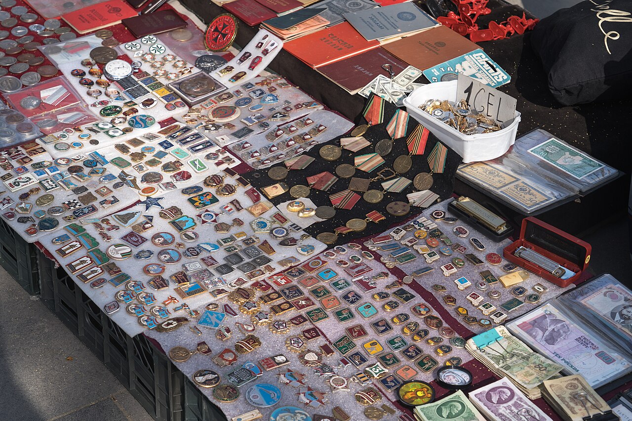 Small vintage objects and badges displayed at Dry Bridge Market