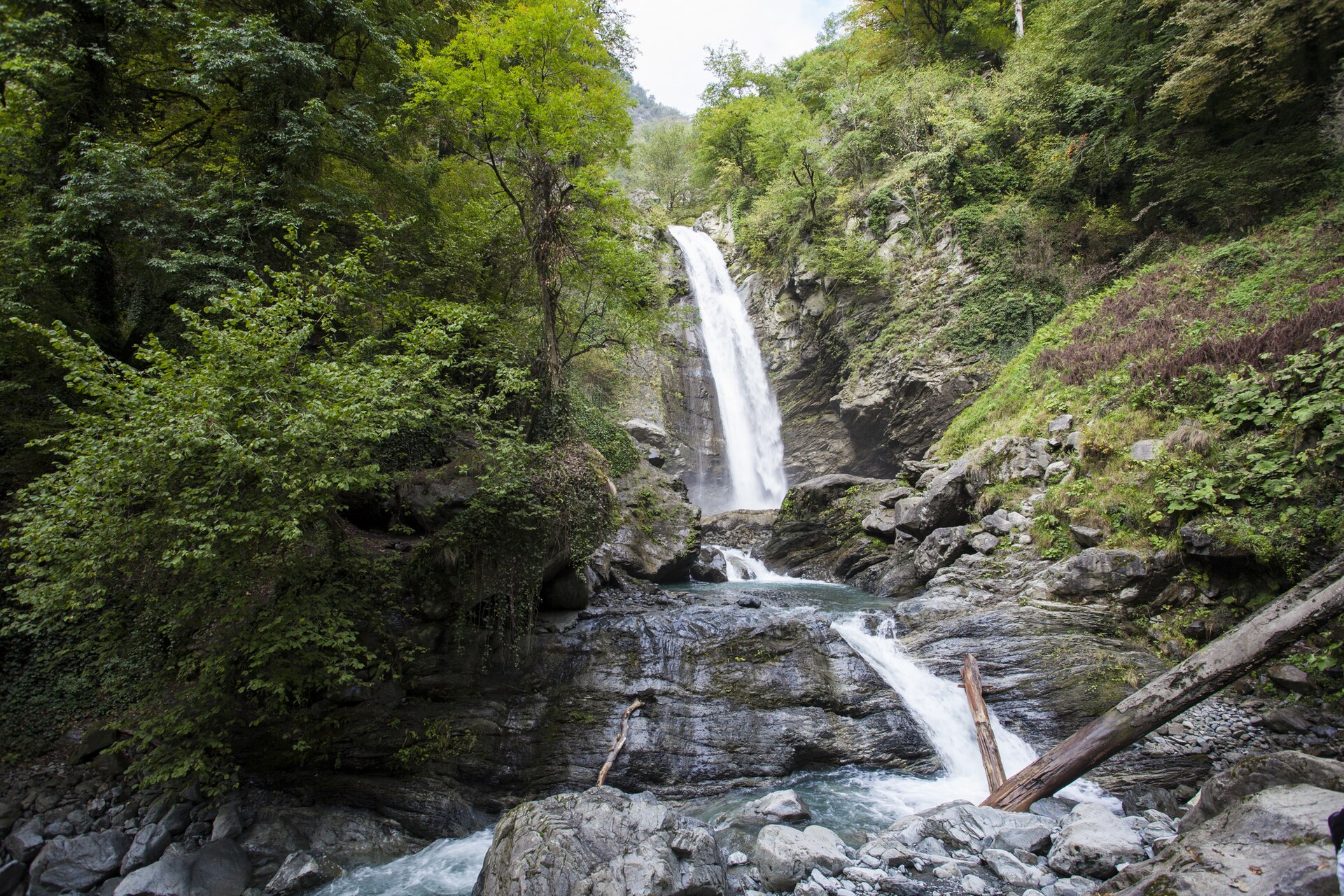 Water falling over dark rock at Ninoskhevi Waterfall