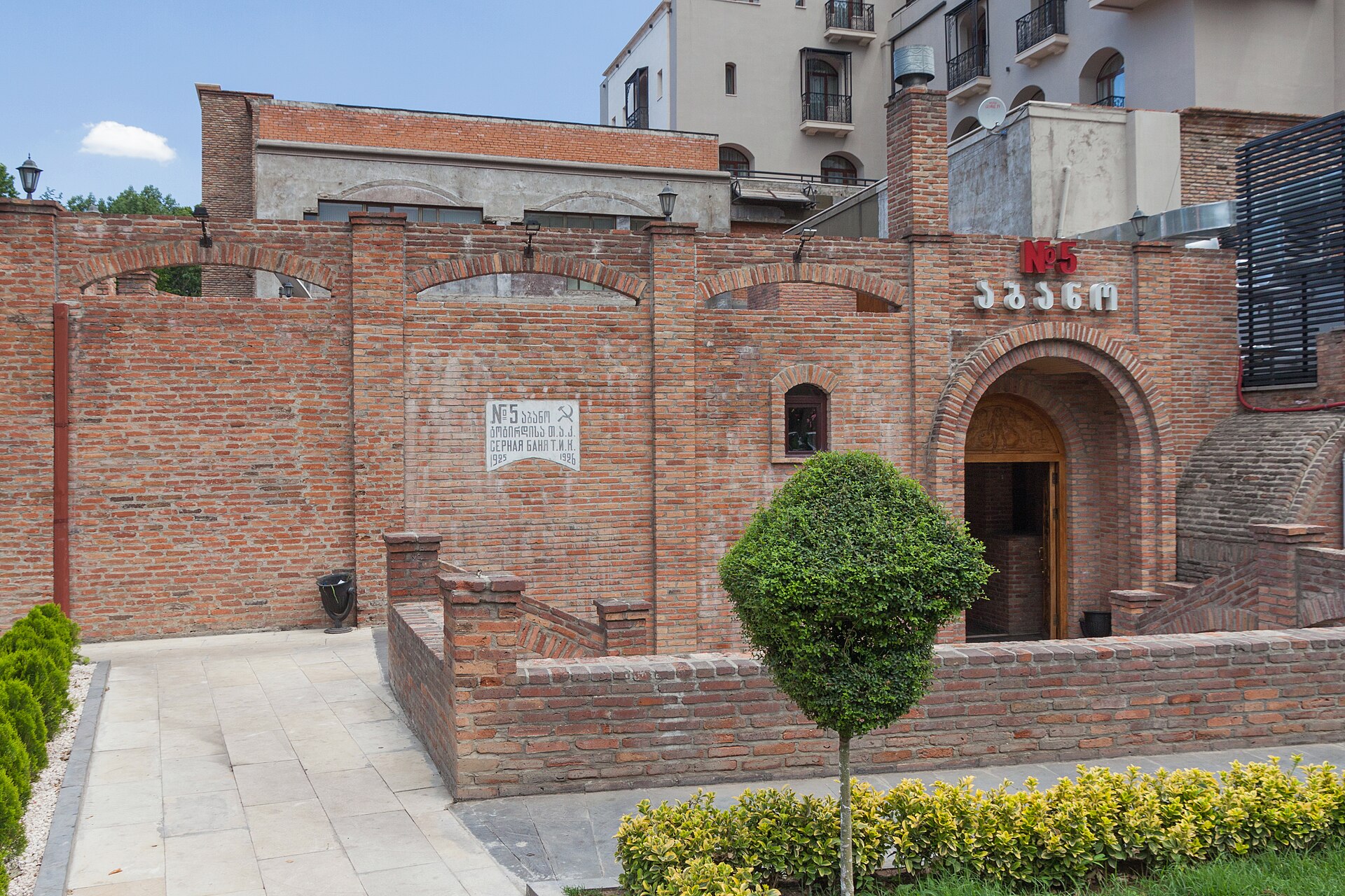 2014 Tbilisi, Łaźnie siarkowe w Abanotubani (01)