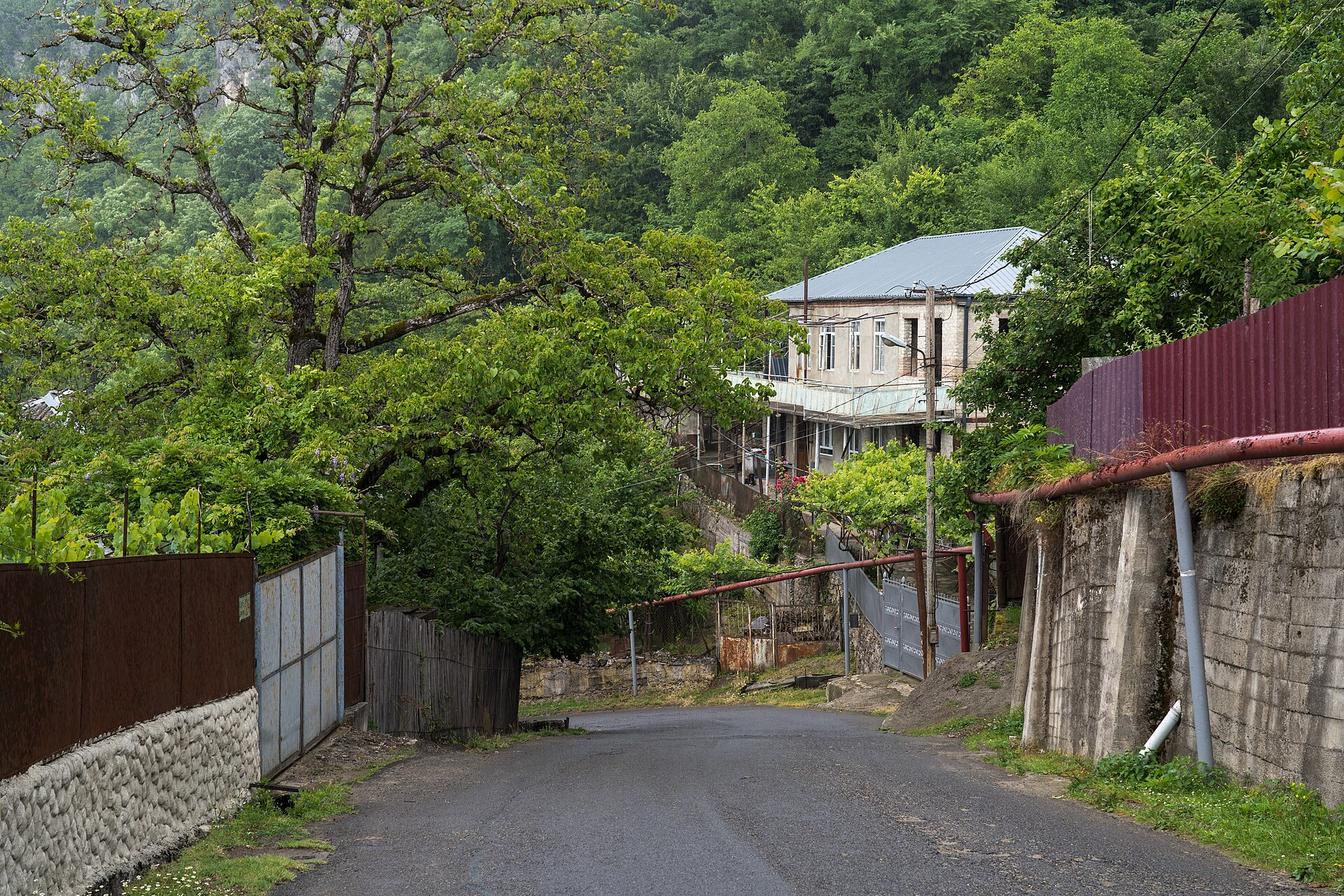 2025-06-16 A street in Chiatura 1