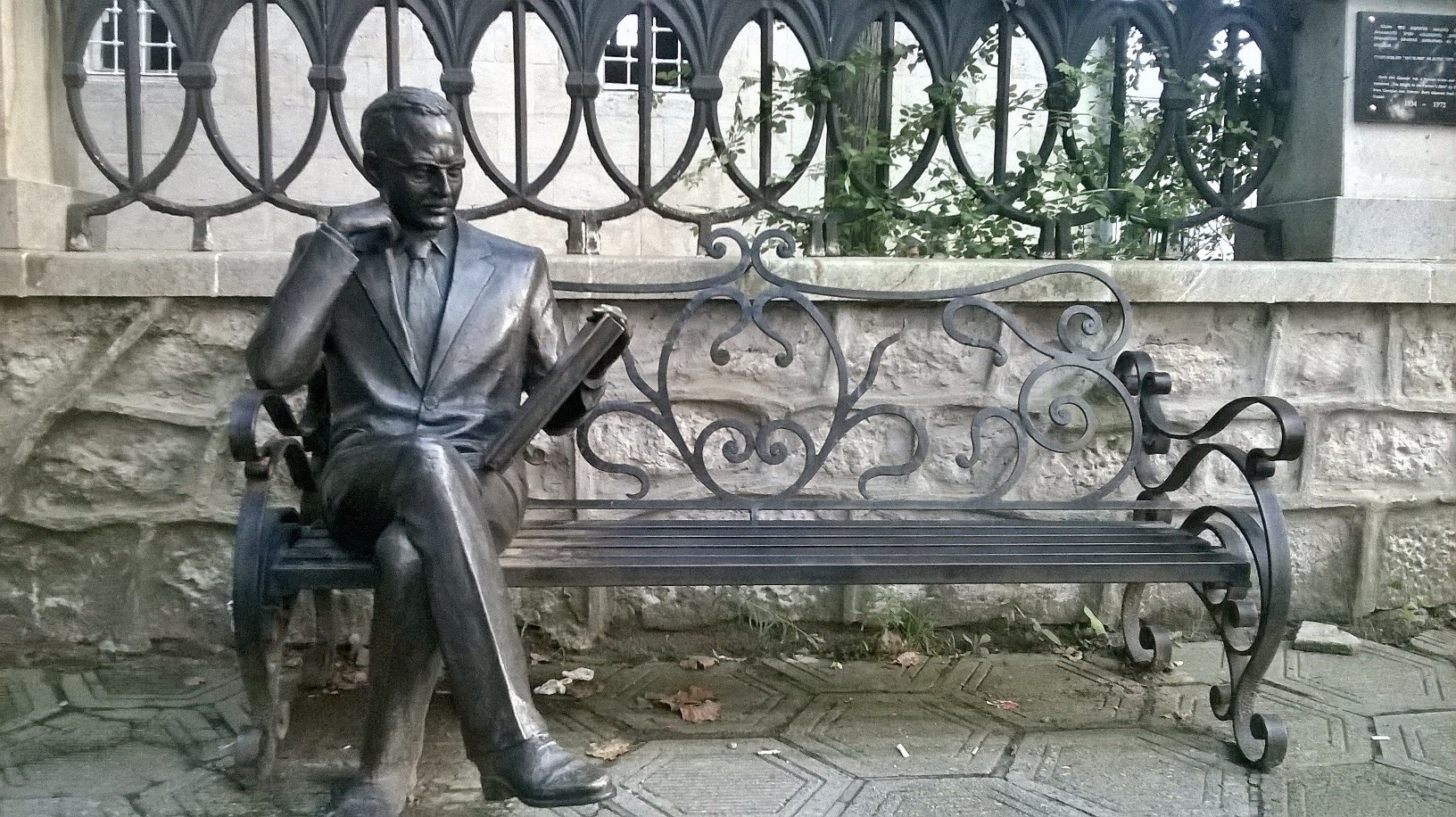 Boris Gaponov, memorial close to the entrance to the Great Synagogue in Kutaisi, August 2016